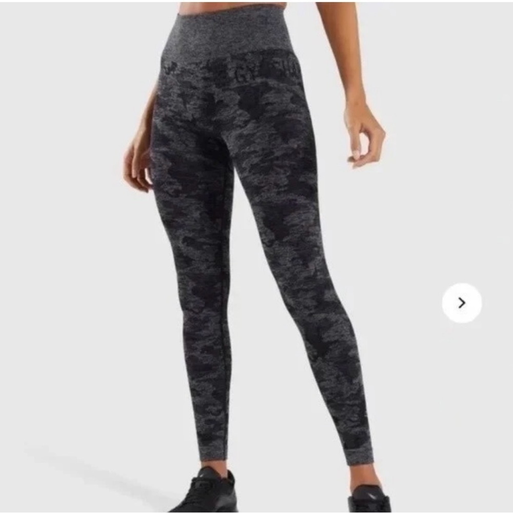 Gymshark Adapt Black Camo Seamless
High Rise Leggings Small